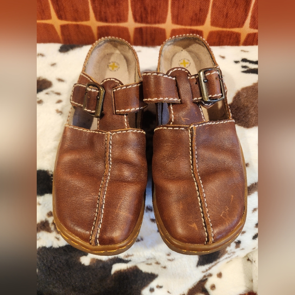 Dr.Martens Men's size 5 single buckle slip on shoes